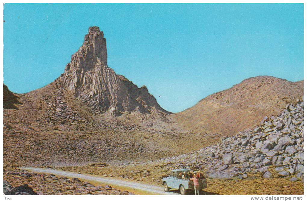 Hoggar - Sur la piste près de l'Ermitage du Père Foucault