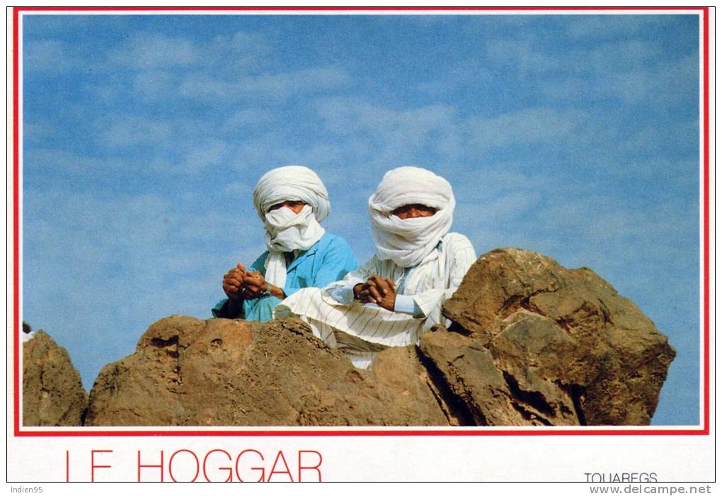 Algérie - Le Hoggar - Touaregs dans le Grand Sud