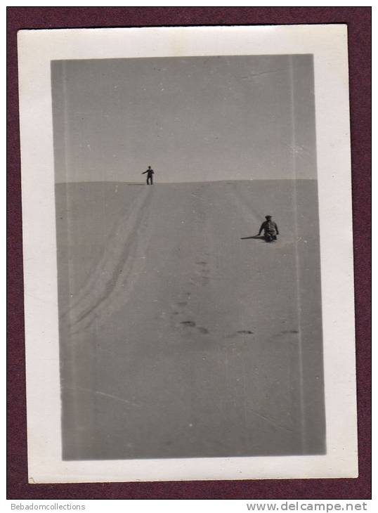 Belle photo ALGERIE 1932 - HOGGAR - HOMMES DANS LES DUNES