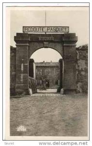 GERYVILLE. - REDOUTE PASQUET. L´entrée.