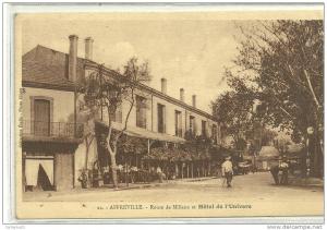 AFFREVILLE  RTE DE MILIANA ET HOTEL DE L UNIVERS  PERSONNAGES
