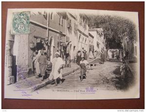 CPA - Algérie - Miliana - Une rue  Rue Vallei (?) - Un pli