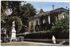 ALGERIE / ALGERIEN     MILIANA  La Sous Prefecture et le Monument aux Morts