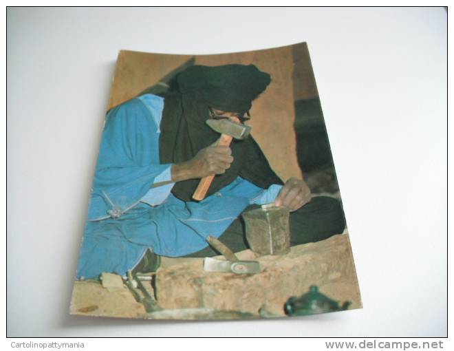 artisan de bijoux hoggar algeria