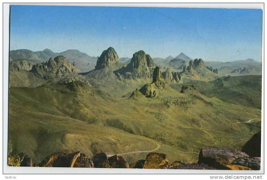 Afrique >  Algérie  - Hoggar - Le massif du Trident - Agence du Tourisme Algérienne -