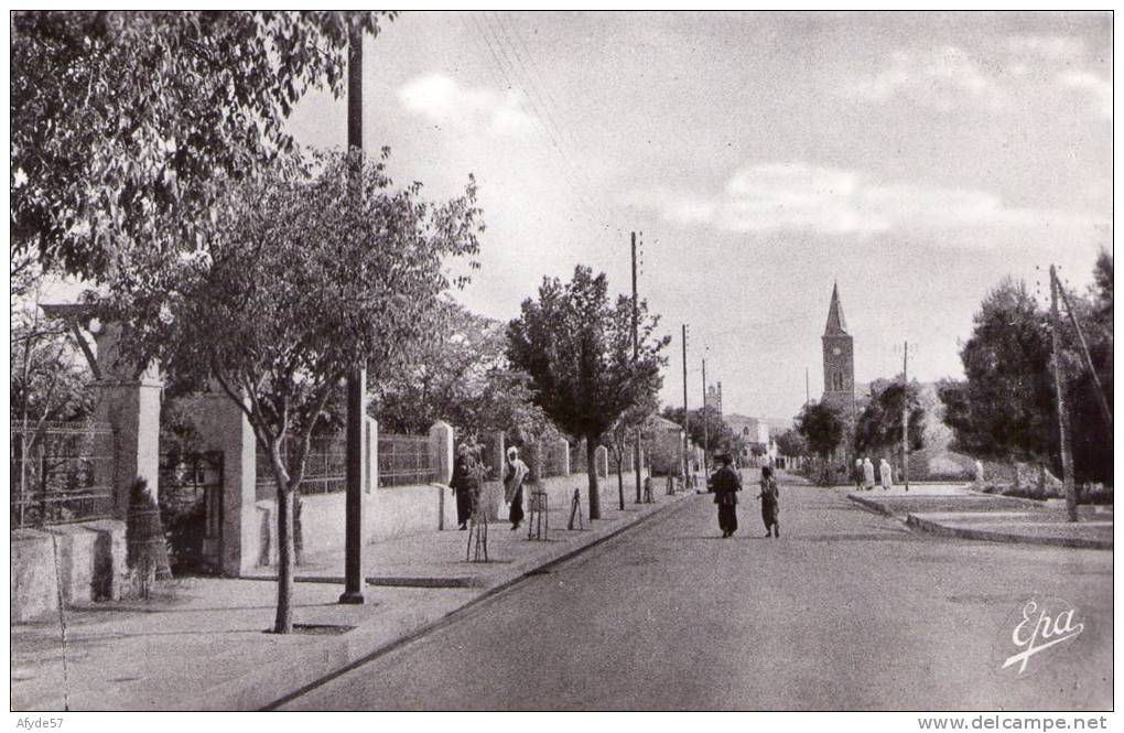 CPA   GERYVILLE (oran)- (algérie)   Boulevard et entrée du Square (N°27) vers 1960. (7969)