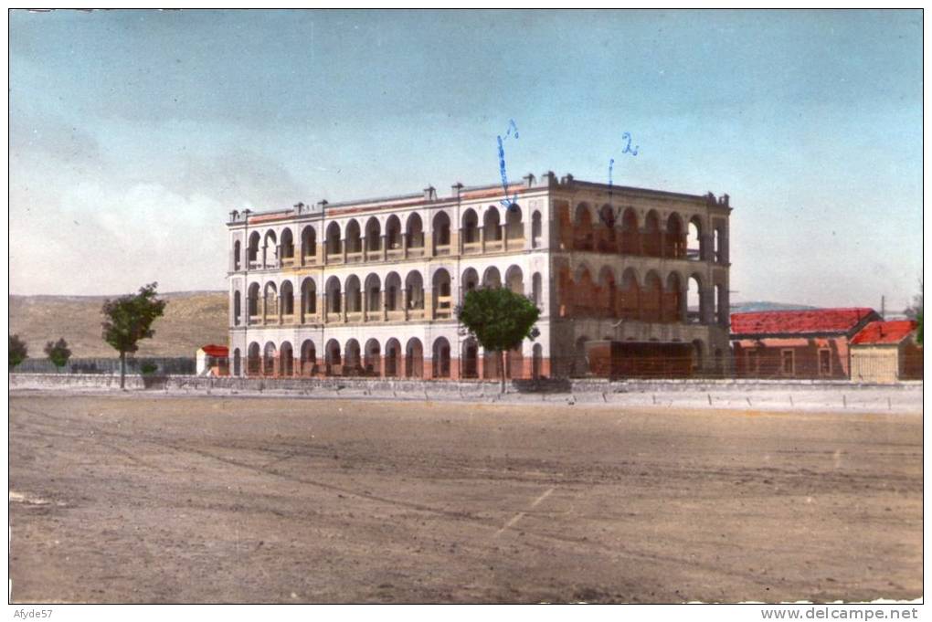 CPSM   GERYVILLE (oran)- (algérie)   Les Casernes vers 1955.(N°157).     (7968)