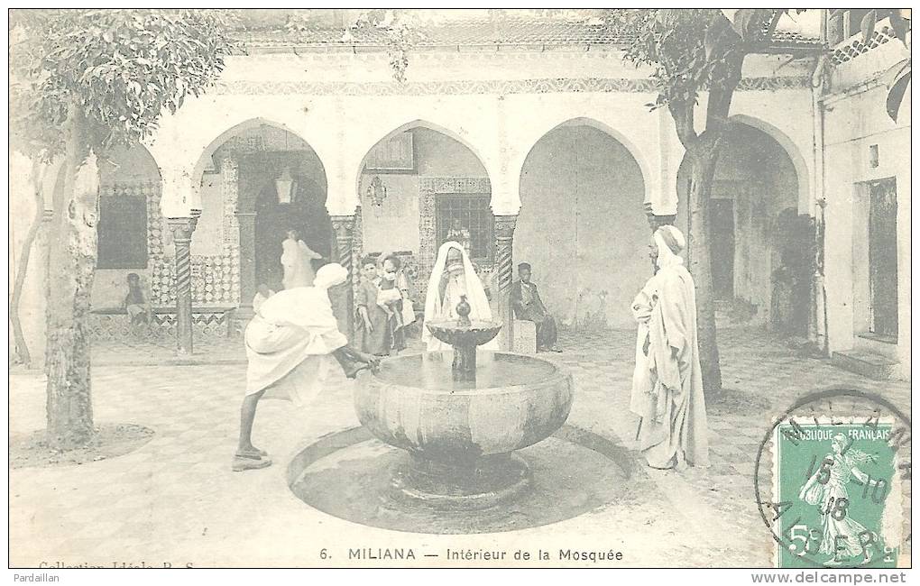 ALGERIE.  MILIANA.  INTERIEUR DE LA MOSQUEE.  ASSEZ GROS PLAN.  BELLE ANIMATION.   1908.