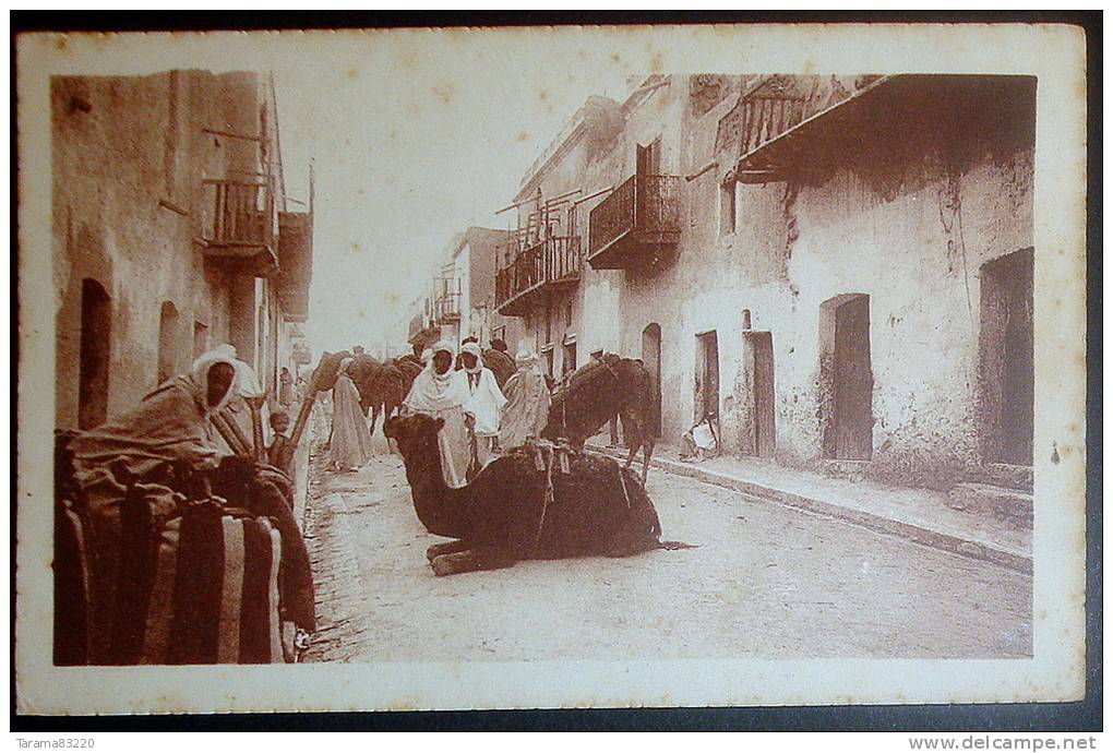 CPA CARTE POSTALE ANCIENNE ALGERIE MILIANA (?) 127. DANS UN VILLAGE DU SUD ANIMEE