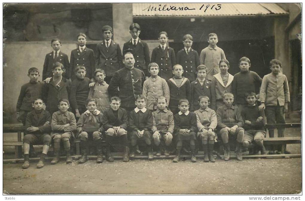 ALGERIE - MILIANA - CARTE PHOTO ORIGINALE - GROUPE D´ELEVES DEVANT L'ECOLE