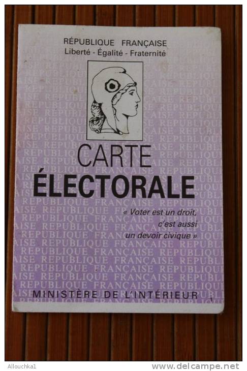 CARTE D'ELECTEUR  200/2002 MUNICIPALITE DE TOULON  MAIRE LE CHEVALIER ELECTRICE Nee 1919  A MILIANA