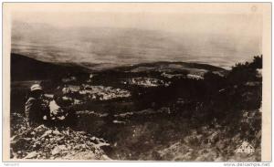 ALGERIE MILIANA - Vue générale avec deux personnages assis sur les rochers