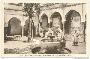 CPA  Miliana Cour et Fontaine de la Mosquée (animée)  B187