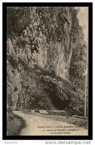 ROUTE DE BOUGIE  DJIDJELLI - ALGERIE - LES GRANDES FALAISES - (CPA)