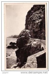 Route de la corniche entre Bougie et Djidjelli près des grandes falaises