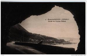 Route de Bougie à Djidjelli. Entrée des Grandes Falaises