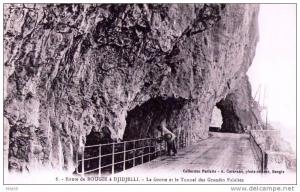 Route de Bougie à Djidjelli. La Grotte et le Tunnel des Grandes Falaises.