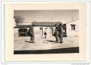 Djidjelli (Algérie)  Partie de Pétanque, boulles dans la caserne en 1960 (animée) PHOTO RARE.