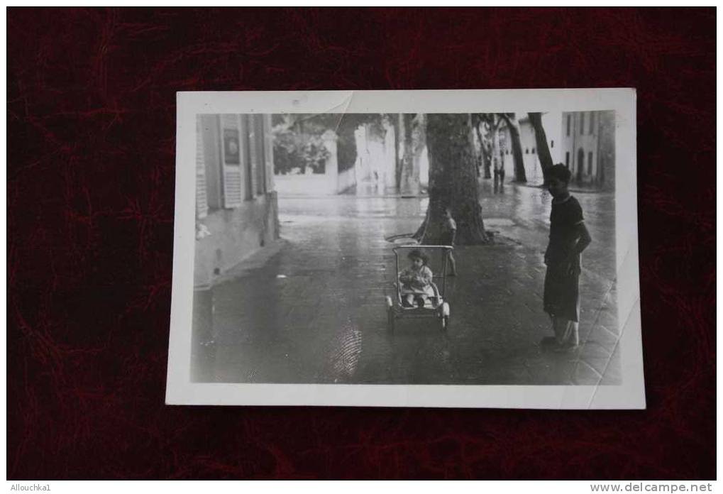 MILIANA   01-10-1950 JEAN JACQUES SUR LA POUSSETTE    ANCIENNE  PHOTOGRAPHIE  EN ALGERIE EX COLONIE  FRANCAISE