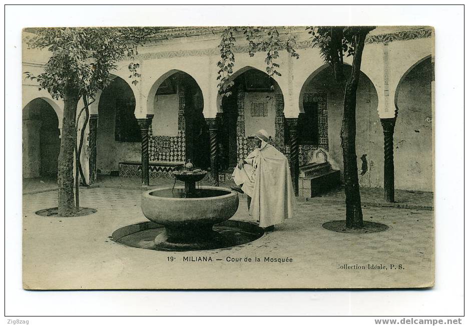 MILIANA COUR DE LA MOSQUEE