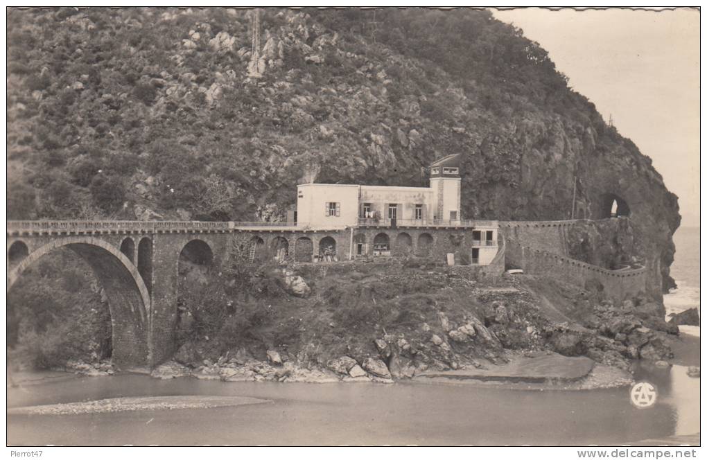 La Corniche de BOUGIE à DJIDJELLI-La Maison du Gardien de la Grotte Merveilleuse,1951,tbe