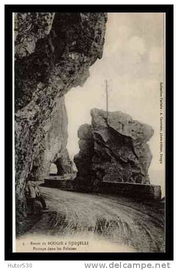ROUTE DE BOUGIE  DJIDJELLI - PASSAGE DANS LES FALAISES - (CPA)