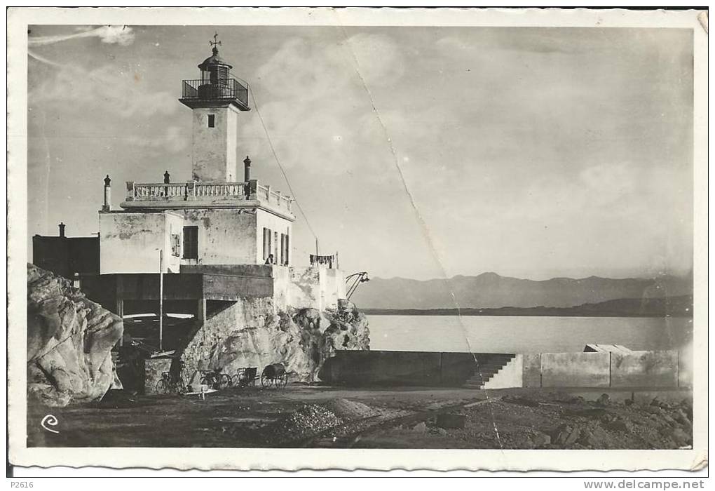 ALGERIE-DJIDJELLI- LE PETIT PHARE EN L ETAT