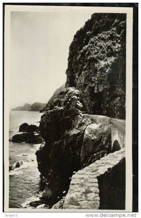 cpsm  1009. Route de la Corniche entre BOUGIE  et  DJIDJELLI près des Grandes Falaises.