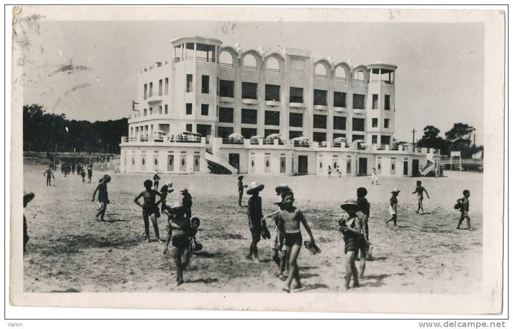 ALGERIE -  DJIDJELLI - LE CASINO ET PLAGE DU SABLE - ENFANTS AU 1er PLAN -  ED.PHOTO AFRICAINES ALGER   1953