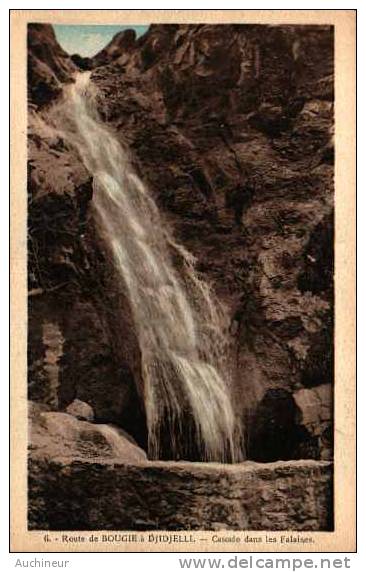 6 route de Bougie à Djidjelli - cascade dans les falaises