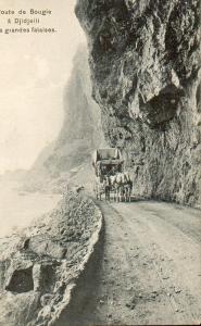 Algérie. BOUGIE -   Route de Bougie à Djidjelli. Les grandes Falaises...  ( diligence)