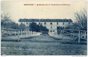 ALGERIE MASCARA - Quartier du 2ème Chasseurs d'Afrique Militaria Belle vue de face avec l'allée