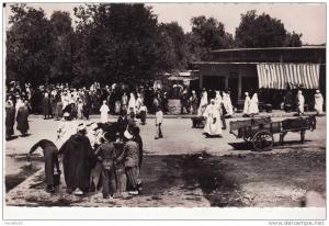 ALGERIE MASCARA l'Entrée des Souks très très animée CPSM années 50