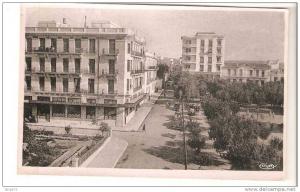 cpsm MASCARA (ORAN) Rue Maréchal.joffre,bien animée avec CREDIT FONCIER D'ALGERIE ET DE TUNISIE et VOITURES ANCIENNES