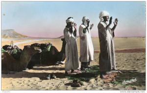 BOU SAADA...cite du bonheur...priere dans le desert