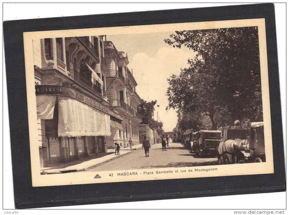 Algérie - MASCARA - Place Gambetta et rue de Mostaganem - animée - non écrite