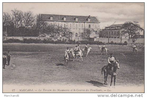 ALGERIE MASCARA LE TERRAIN DES MANOEUVRES ET LA CASERNE DES TIRAILLEURS editeur LL