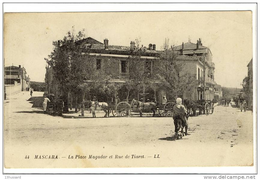 Carte Postale Ancienne Algérie - Mascara. La Place Mogador et Rue de Tiaret