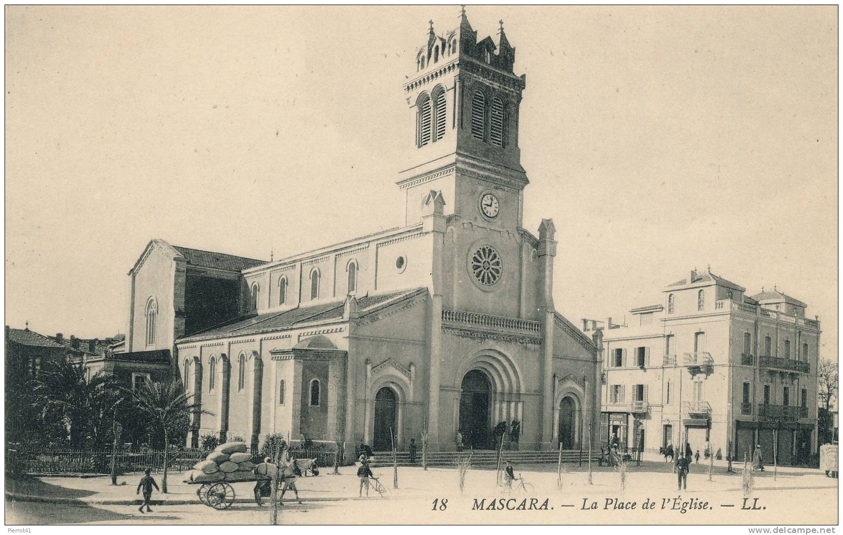 ALGERIE - MASCARA - La Place de l'Église