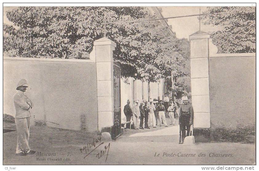 ALGERIE MASCARA LE POSTE CASERNE DES CHASSEURS ANIMATION EN 1904