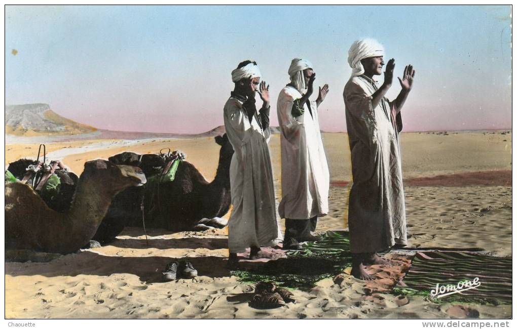 BOU SAADA...cite du bonheur...priere dans le desert