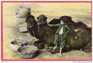 CPSM format CPA ALGERIE BOU SAADA   cité du bonheur   Sourire au photographe     ( D100 )