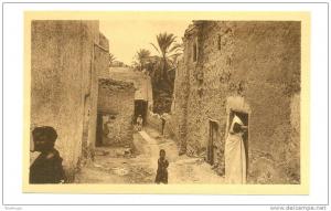 ALGERIA BOU SAADA 47834 POSTCARD UNE RUE ARABE SCENIC ARAB STREET PEOPLE TREE