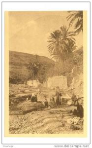 ALGERIA BOU SAADA 47830 POSTCARD LAVEUSES DANS L'OUED WASHER PEOPLE MOUNTAIN