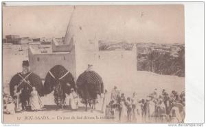 BR46306 Bou Saada un jour de fete devant le marabout     2 scans