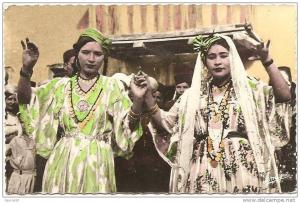 CPSM Bou-Saada . Cité du Bonheur  Danseuses Ouled-Naïls
