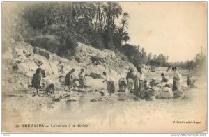 ALGERIE - BOU-SAADA - LAVEUSES A LA RIVIERE - EDITEUR GEISER