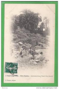 Sud Algérien Bou Saâda Laveuses dans l'Oued Bou Saâda belle animation lavandières palmeraie J.Geiser