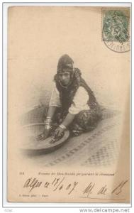 Algérie - Femme de Bou Saâda préparant le couscous