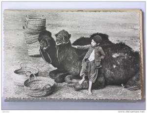 ALGERIE - BOU-SAADA - SOURIRE AU PHOTOGRAPHE - ANIMEE (ENFANT   DROMADAIRES)